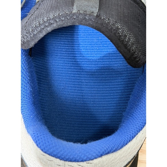 Athletic_Shoes